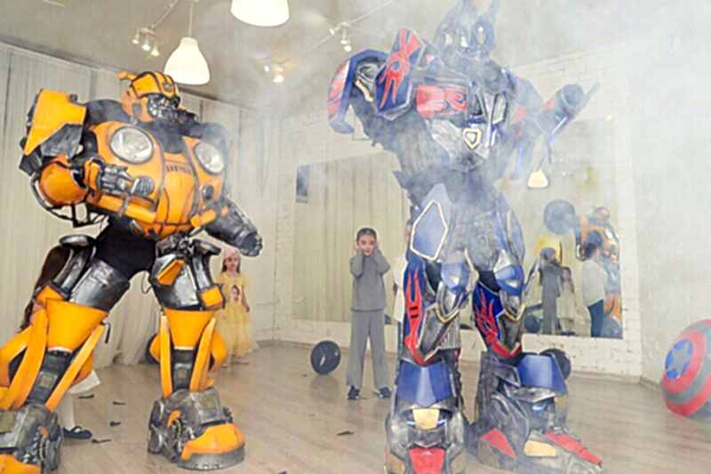 Шоу гигантских Трансформирующихся роботов